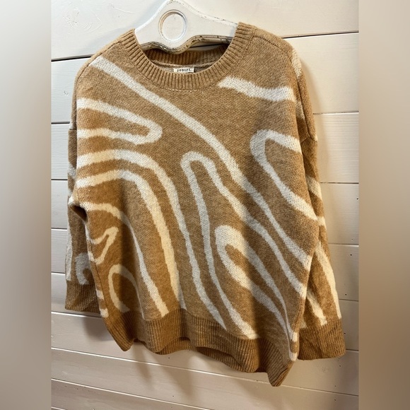 JODIFL – Beige & White Abstract Knit Sweater – Size 1X - Picture 4 of 8